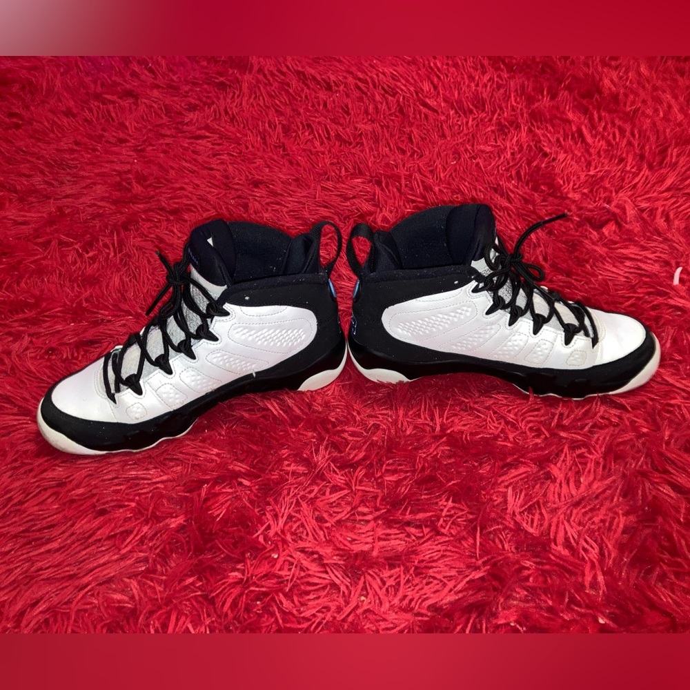 Jordan  Sneakers Black and White